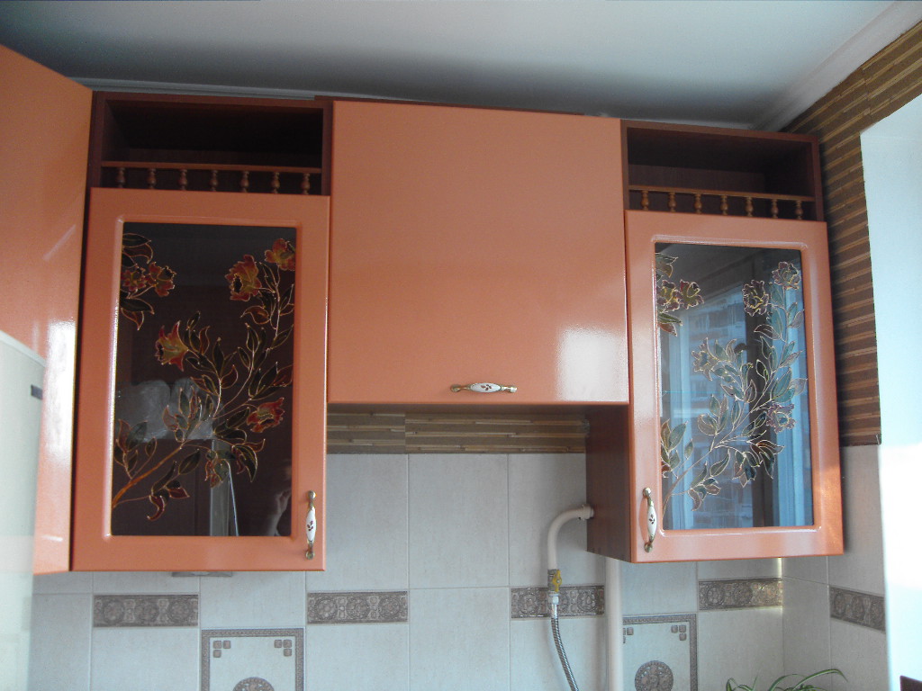 Художественная роспись по стеклу кухонного фасада