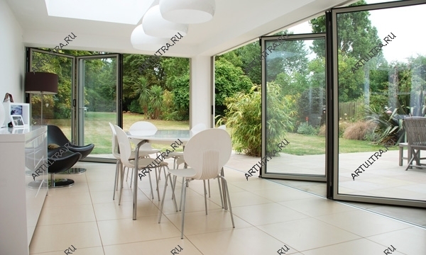 Элитные стальные двери в ресторане