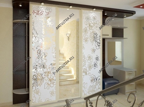 Зеркальный шкаф-купе с пескоструйным рисунком