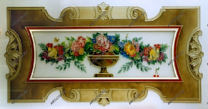 Витраж на стене кухни поможет создать в ней уютную атмосферу