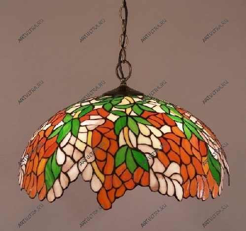 Люстра Тиффани для кухни отлично выполнит роль центрального светильника