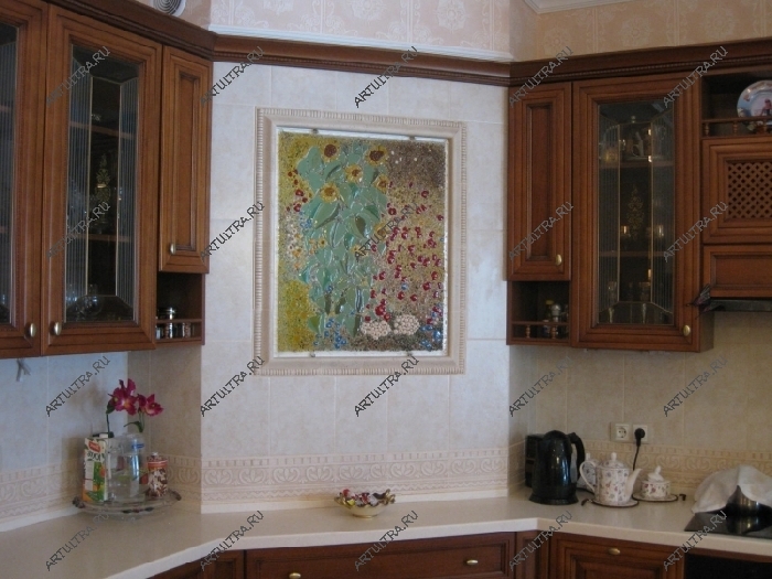 ниша с фьюзингом на кухне