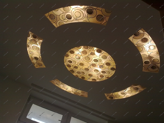 Вставка из пленочного витража на потолок