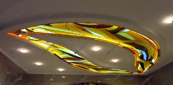 Заливной потолочный витраж с подсветкой