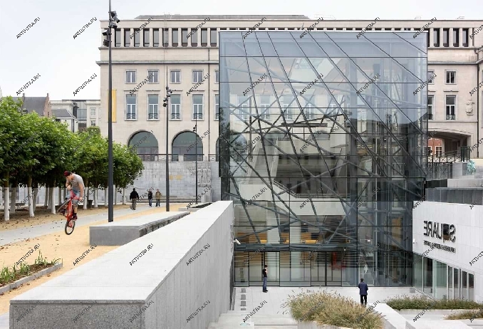 Изготовление входных групп из стекла сохраняет актуальность