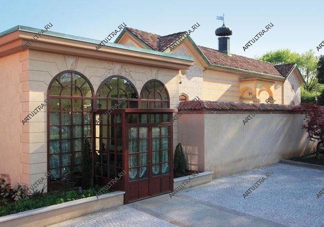 Многообразие видов стекла и профиля позволяет входному тамбуру подчеркнуть архитектурные особенности здания