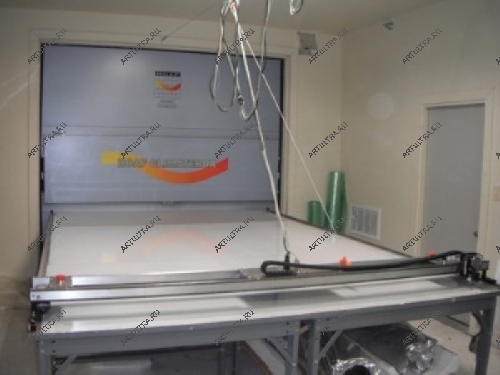 Печать на оргстекле выполняется при помощи широкоформатных плоттеров