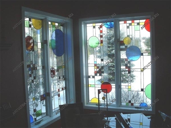 Аппликационный витраж на окне – практичный вариант «оживить» интерьер и внести в него яркость