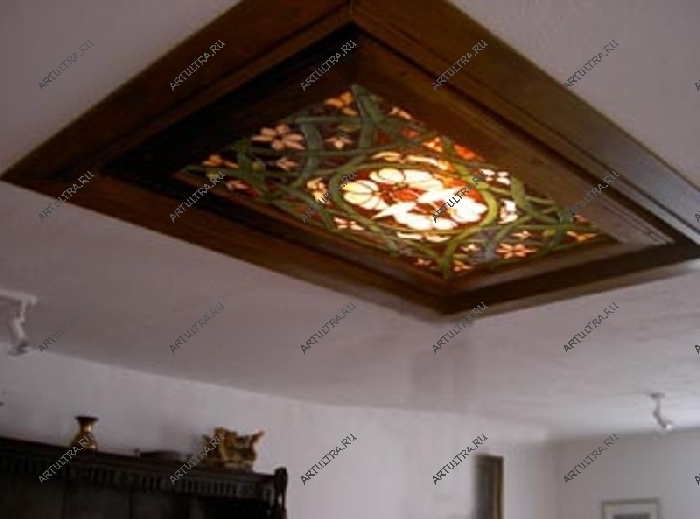 На стоимость витража Тиффани на потолке влияет комплекс критериев, каждый из которых согласуется с заказчиком