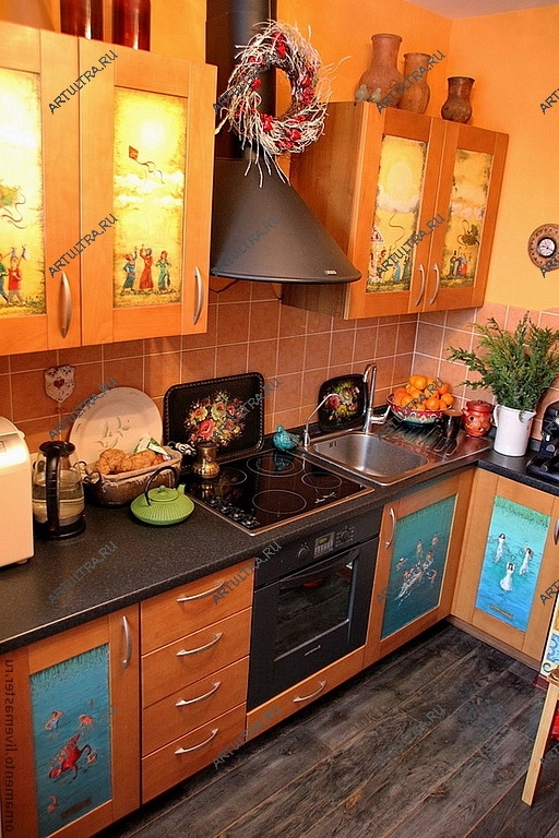 Расписной витраж на кухне