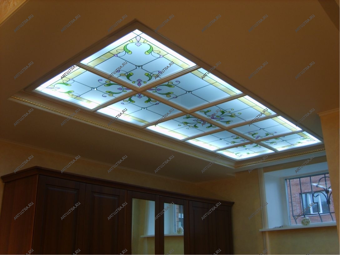 Пленочный витраж на потолок в алюминиевой раме