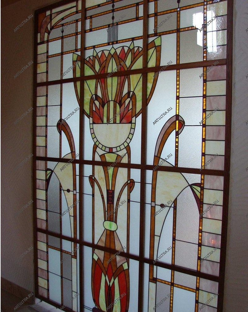 Витражи в межкомнатных перегородках выглядят стильно и не требуют сложного ухода