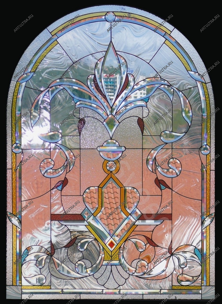 Фацетный витраж в классическом окне